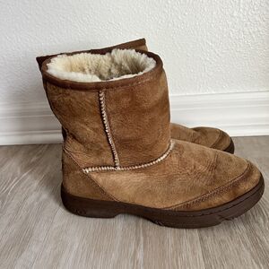 UGG Short Boots Girls-Size 5